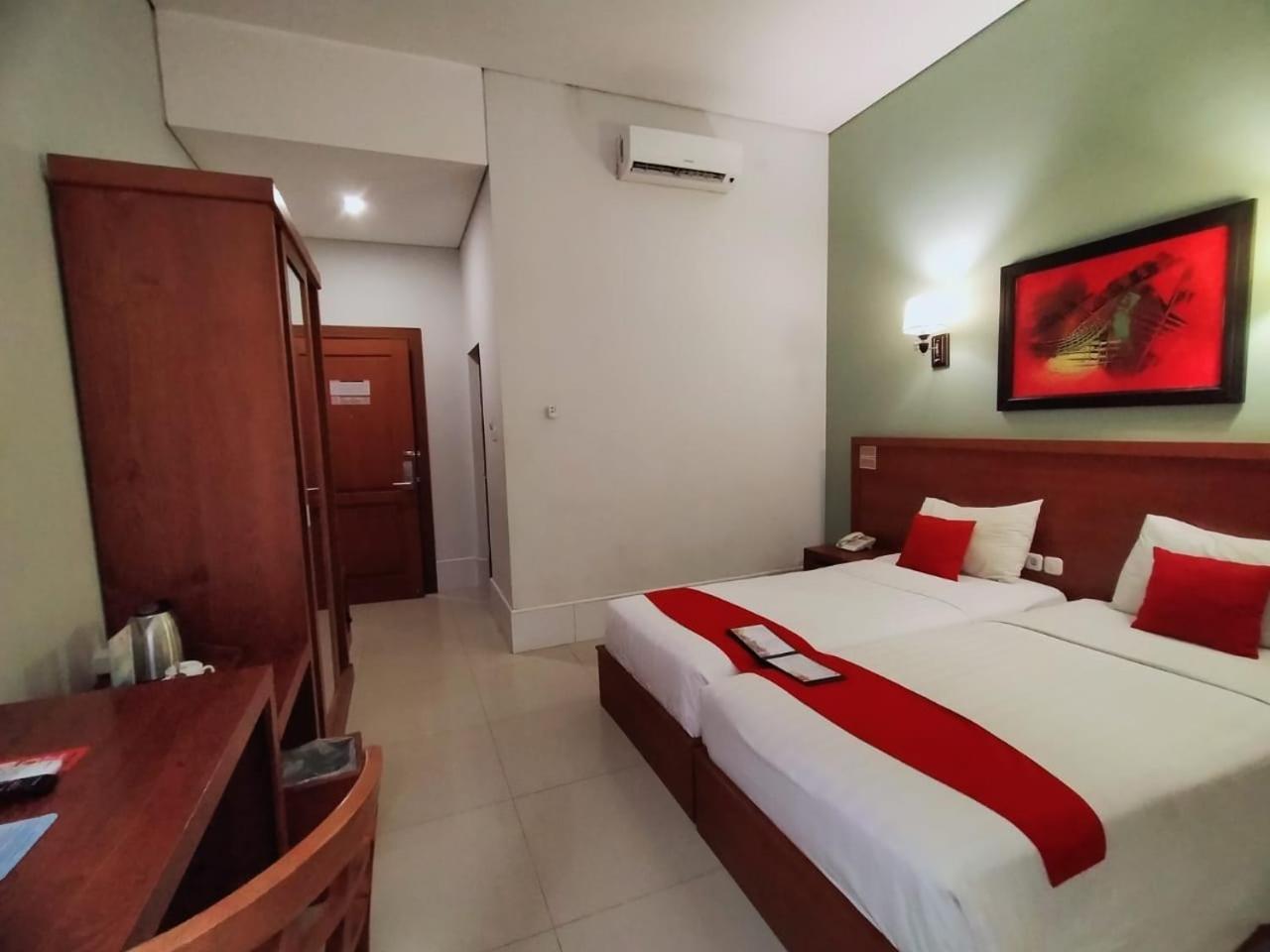 Prima Sr Hotel & Convention Yogyakarta Sleman  Exterior foto