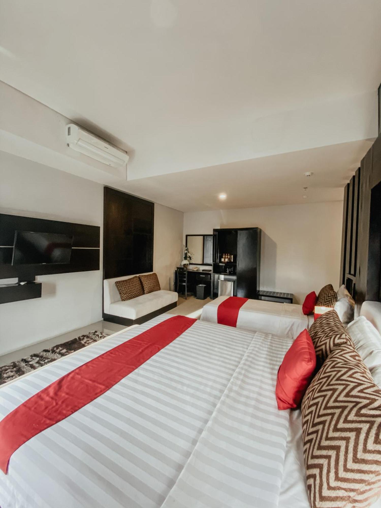 Prima Sr Hotel & Convention Yogyakarta Sleman  Exterior foto