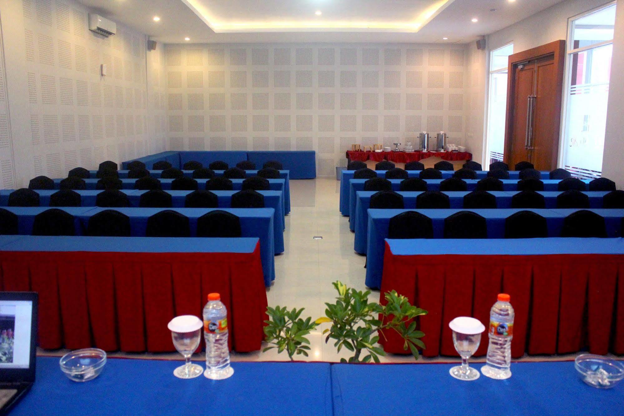 Prima Sr Hotel & Convention Yogyakarta Sleman  Exterior foto
