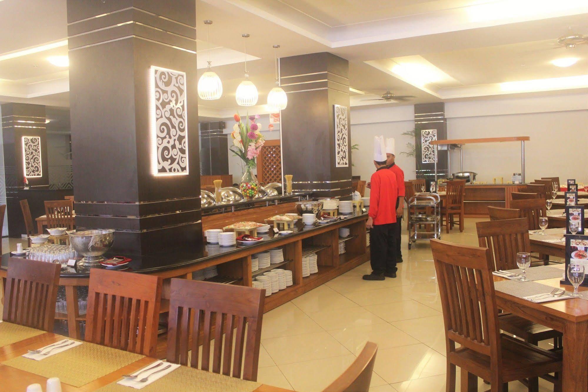 Prima Sr Hotel & Convention Yogyakarta Sleman  Exterior foto